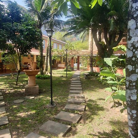 Suites Quintal De Lazaro 6 우바투바 외부 사진